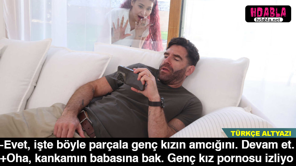 Arkadaşının babasını genç kız pornosu izlerken yakaladı eteği indirdi